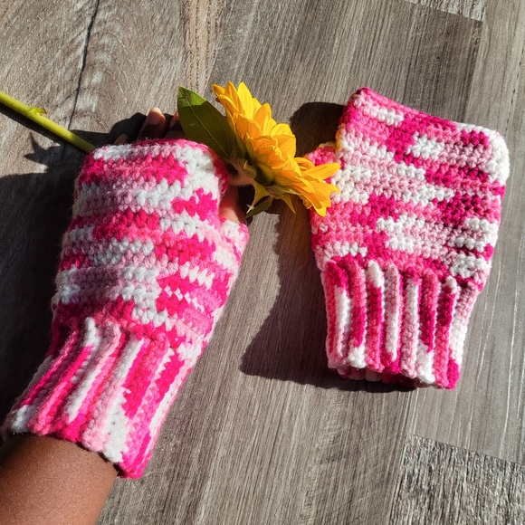 Handmade Crochet Candycane Fingerless Gloves - Picture 4 of 11